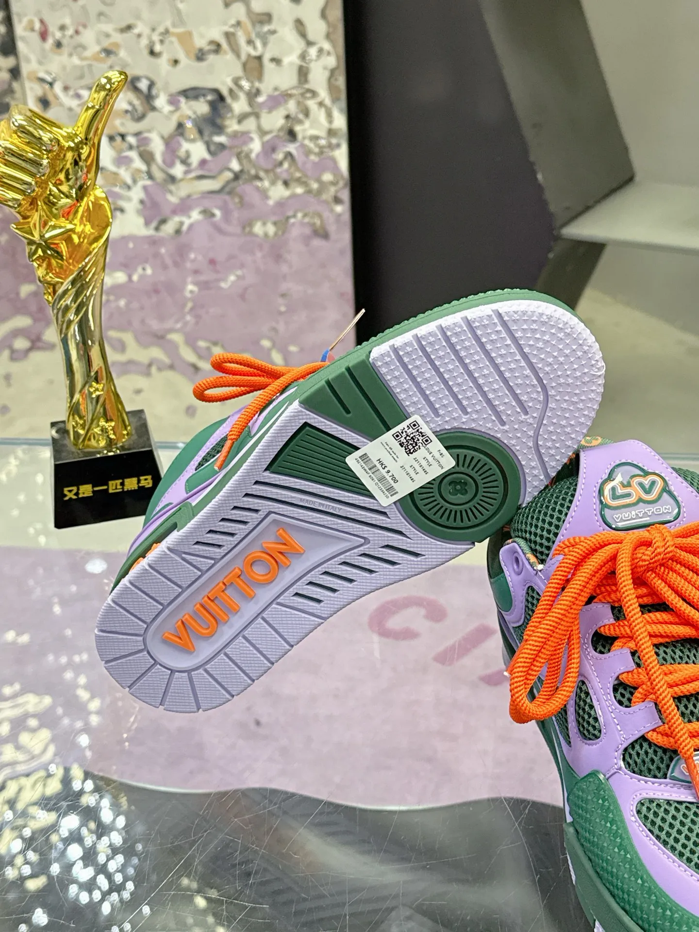 Factory price: 760💰 𝙇𝙑 𝟐𝟎𝟐5 𝐒𝐒 𝐧𝐞𝐰 Officially synchronized new colors💗 Louis Vuitton catwalk skateboard shoes are a hit, LOUIS VUITTON Trainer is undoubtedly one of the most successful Sneakers launched by luxury brands, but the pace of exploration will not stop. LOUISVUITTON will also bring a new series of skateboard shoes in the spring of 2025. The new series in the picture returns to the 90s Chunky Skate Shoes look and feel. The uppers are made of leather and mesh. The fat silhouette and thick shoelaces are very eye-catching. It is expected to have quite a few colors like the Trainer. Judging from the previous DIOR show skate shoes, this chunky style may be even stronger next year.  💎 LV small bread series LV bread shoe series 😘 Couple model Size: Female 35-40 Male 39-44, customized 45, 46
